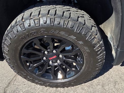 Used 2022 GMC Sierra 1500 AT4X image 28