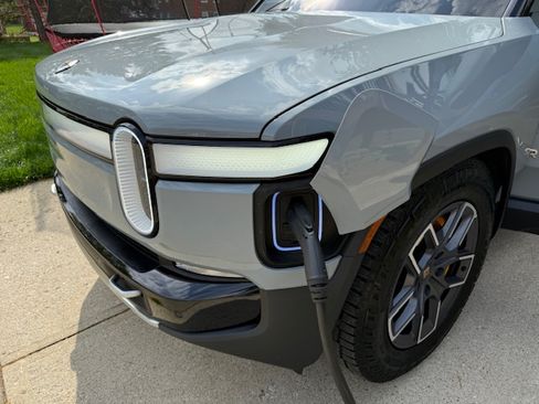 Used 2023 Rivian R1S Adventure image 12