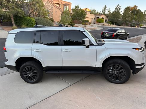 Used 2025 Lexus GX 550 AWD/4WD image 5