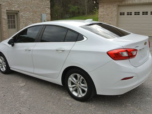 Used 2019 Chevrolet Cruze LT image 5