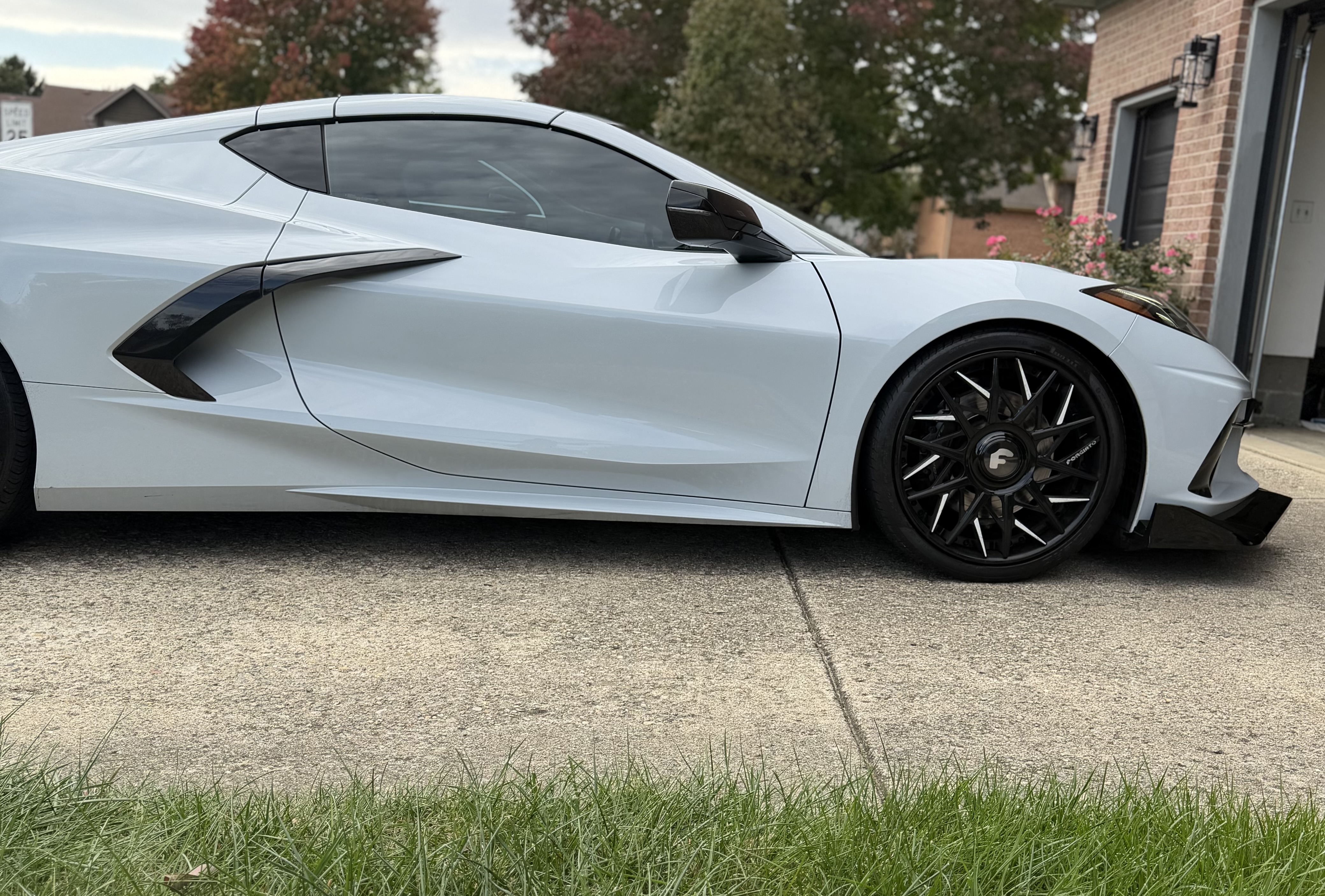 Used 2021 Chevrolet Corvette Stingray Coupe w/ Z51 Performance Package RWD image 4