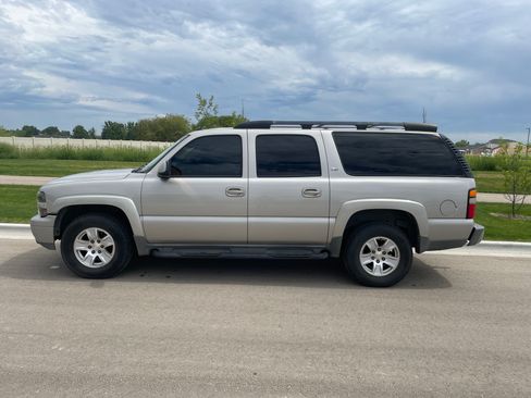 Used 2005 Chevrolet Suburban Z71 w/ Preferred Equipment Group AWD/4WD image 2