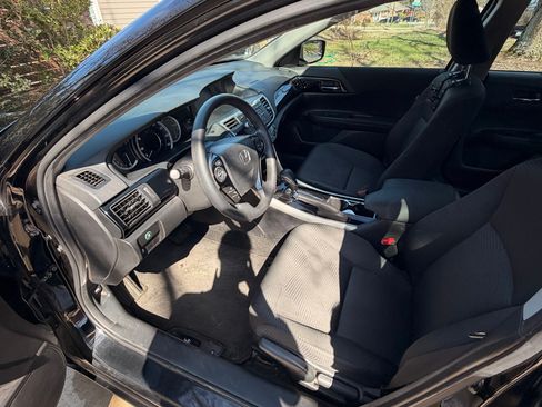 Used 2016 Honda Accord LX image 19