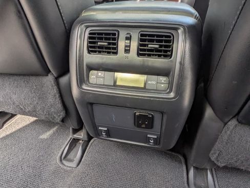 Used 2017 Nissan Pathfinder Platinum image 12