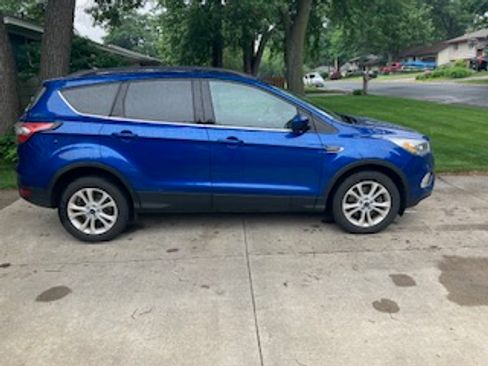 Used 2018 Ford Escape SEL AWD/4WD image 2