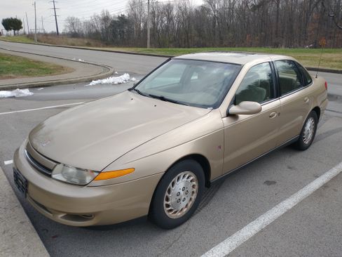 Used 2001 Saturn L-Series L300 image 2