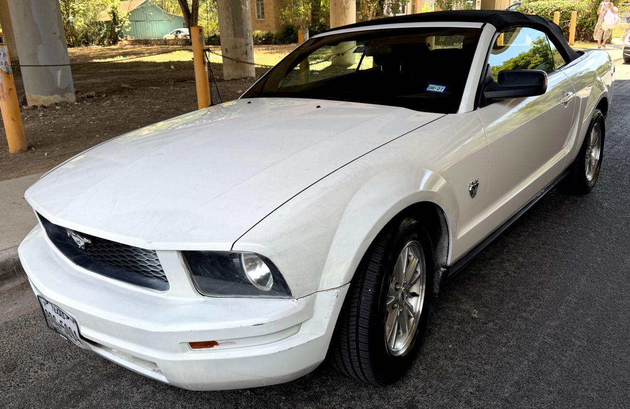 Used 2009 Ford Mustang Convertible RWD image 1