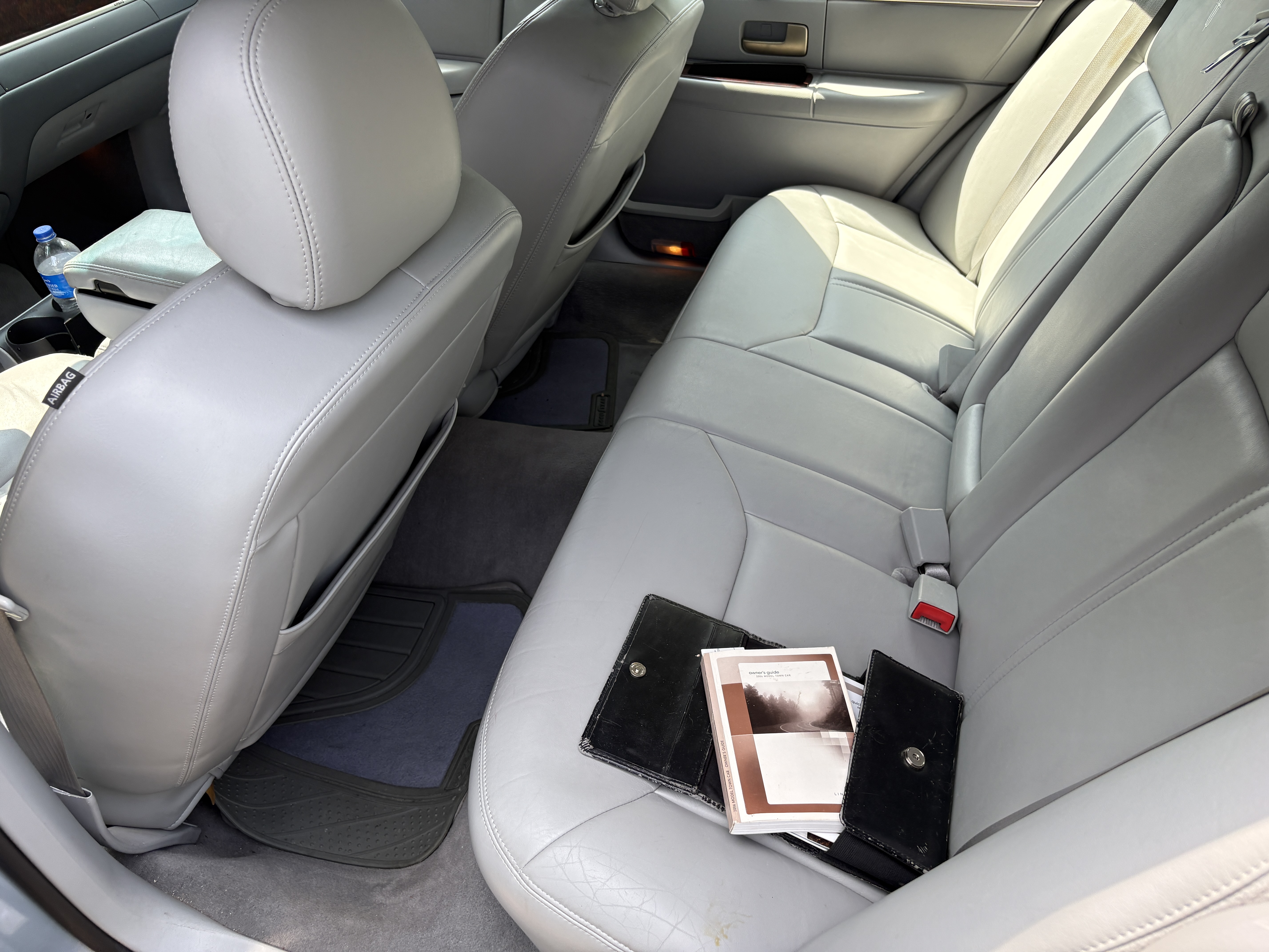Used 2006 Lincoln Town Car Signature Limited RWD image 6