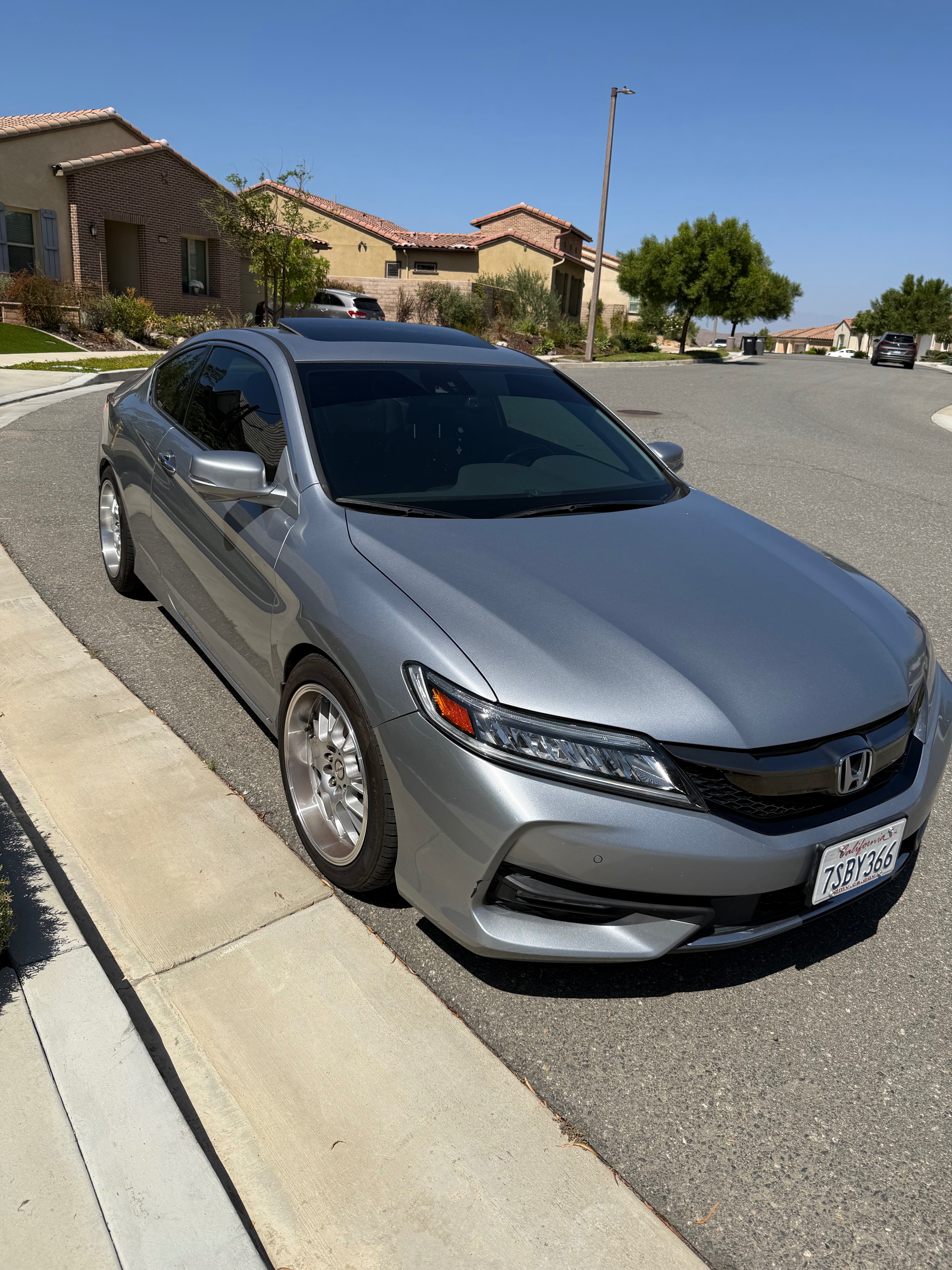 Used 2016 Honda Accord Touring image 1