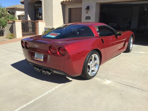 Used 2006 Chevrolet Corvette Coupe 2D w/ Preferred Equipment Group image 2