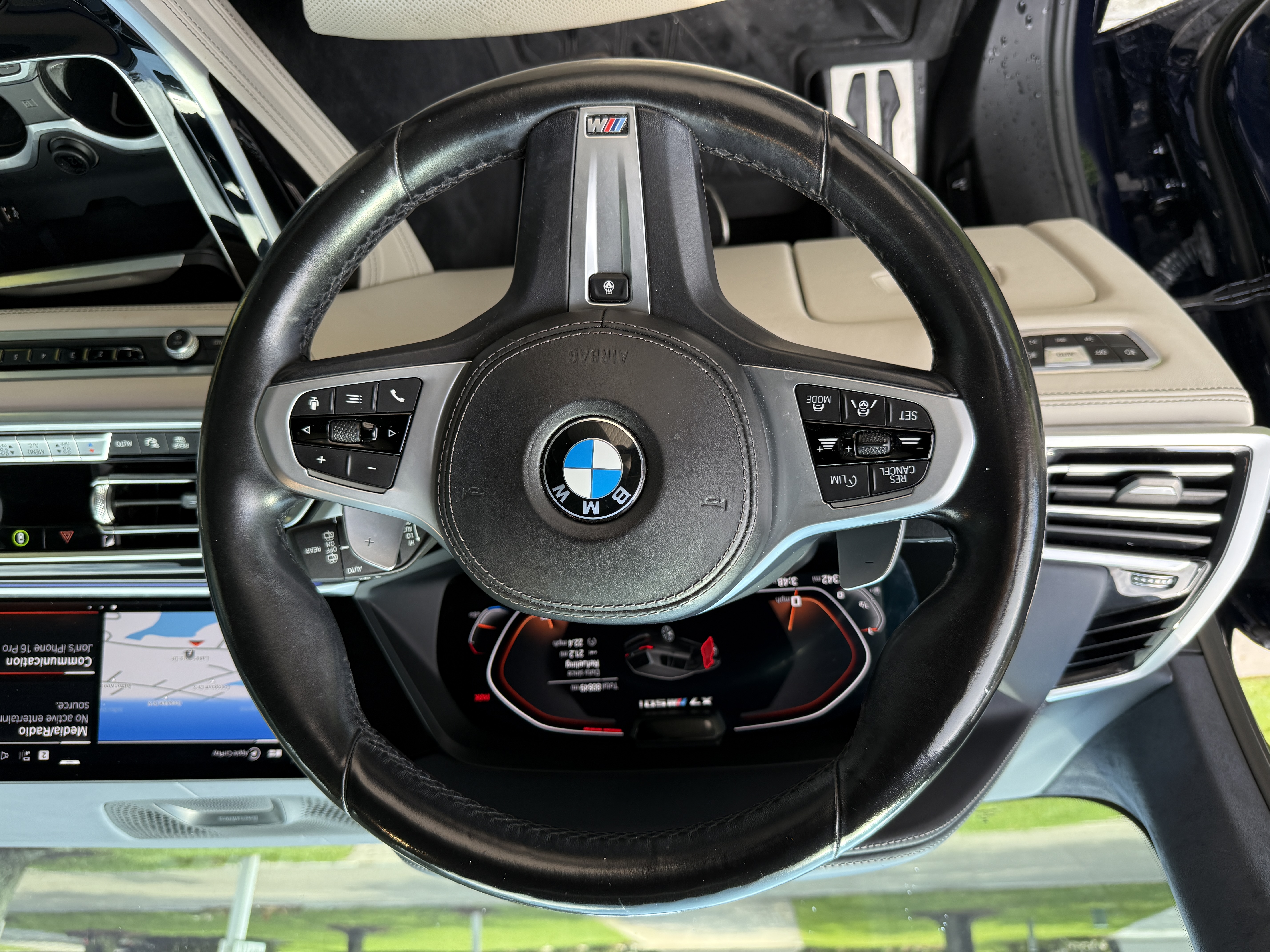 Used 2021 BMW X7 M50i w/ Dynamic Handling Package AWD/4WD image 27