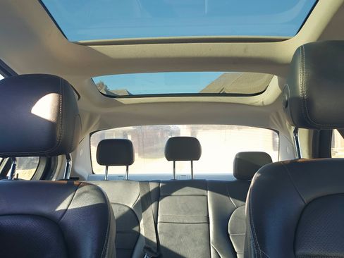 Used 2016 Mercedes-Benz C 300 Sedan w/ Surround View Package image 5