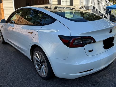 Used 2022 Tesla Model 3 Long Range AWD/4WD image 10