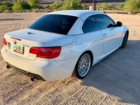 Used 2013 BMW 335i Convertible image 9