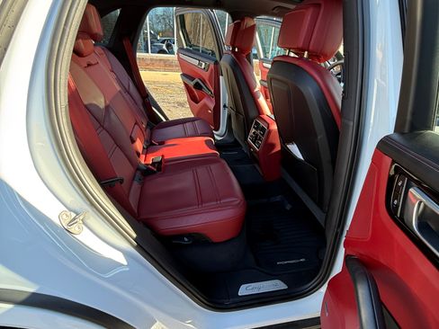 Used 2023 Porsche Cayenne Platinum Edition image 13