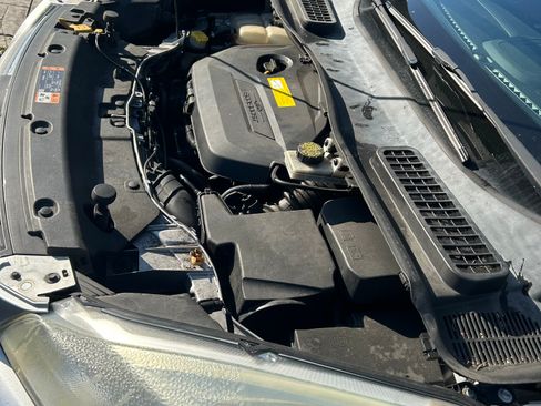 Used 2016 Ford Escape SE w/ Equipment Group 201A image 2