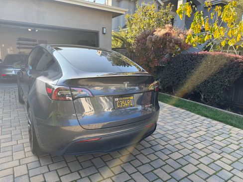 Used 2021 Tesla Model Y Performance image 6