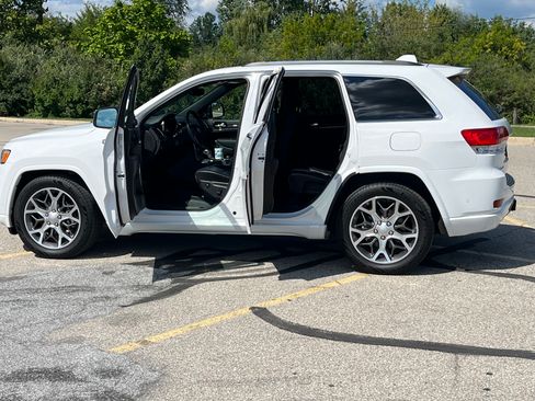 Used 2021 Jeep Grand Cherokee Overland AWD/4WD image 2