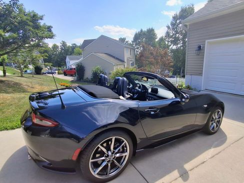 Used 2020 MAZDA MX-5 Miata Grand Touring w/ Appearance Package RWD image 8