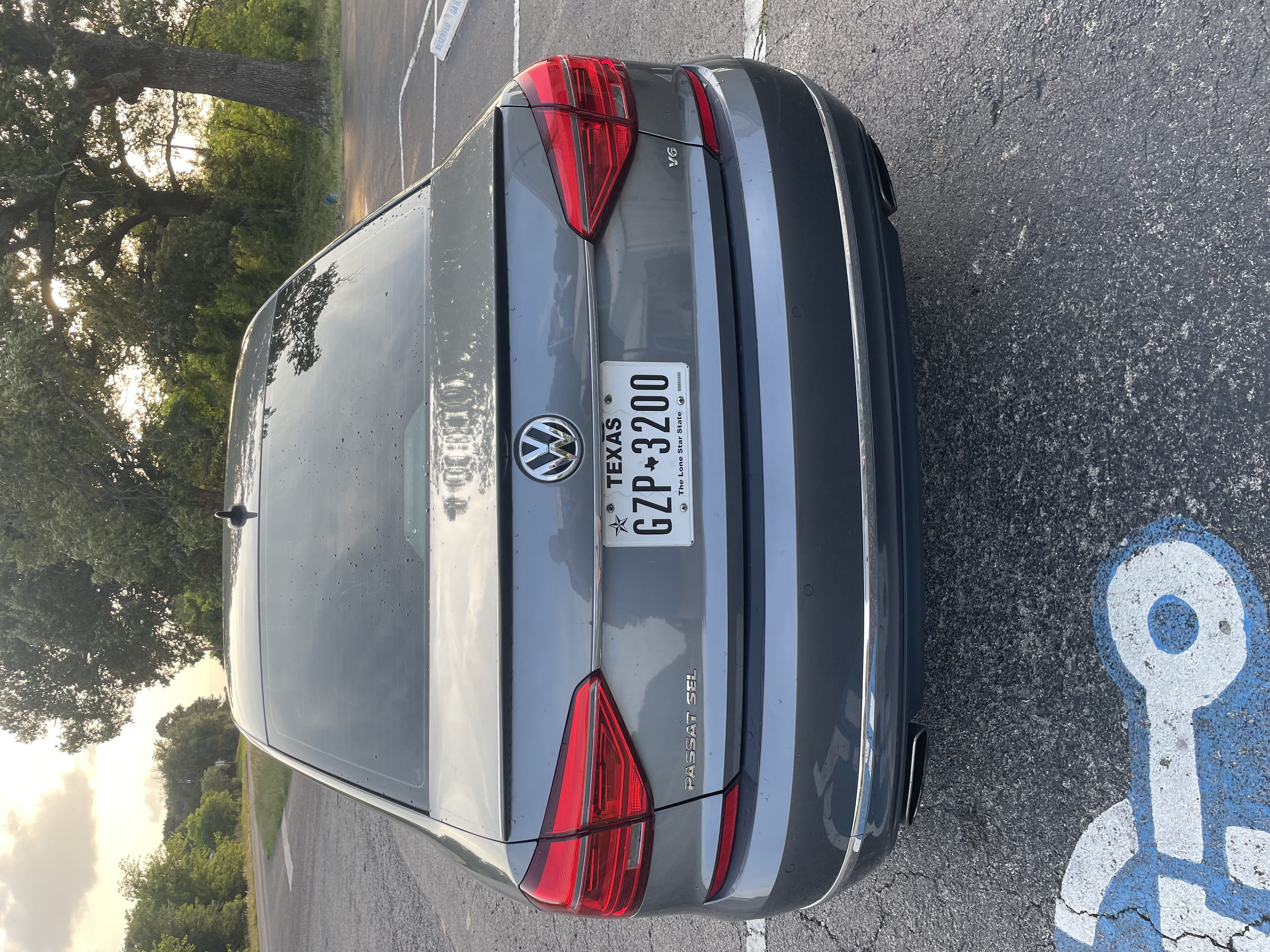 Used 2016 Volkswagen Passat 3.6 SEL Premium FWD image 11