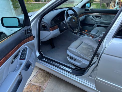 Used 2001 BMW 540i Sedan image 9