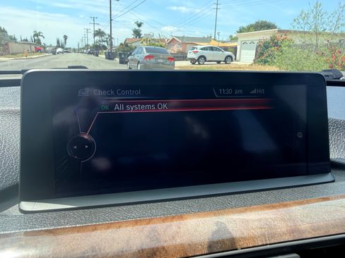 Used 2015 BMW 320i Sedan image 5