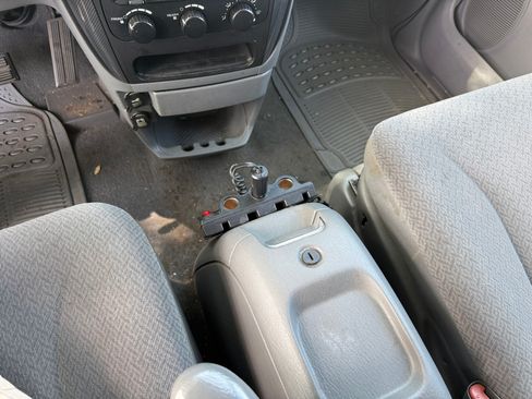 Used 2006 Dodge Grand Caravan SXT image 10