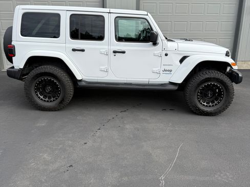 Used 2022 Jeep Wrangler Unlimited Sahara AWD/4WD image 2