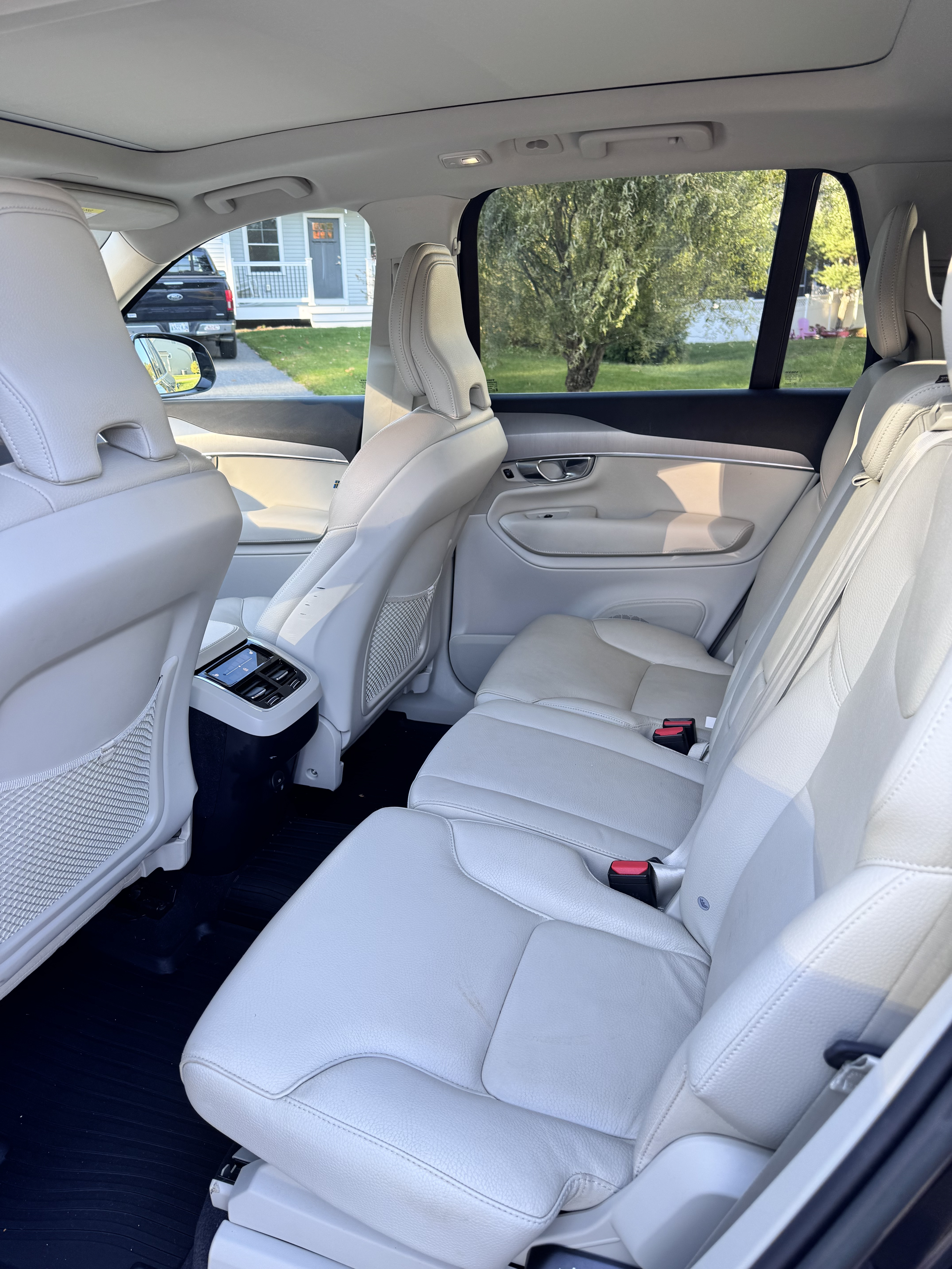 Used 2023 Volvo XC90 B5 Core w/ Protection Package Premier AWD/4WD image 10