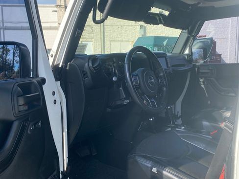 Used 2017 Jeep Wrangler Unlimited Sahara image 12