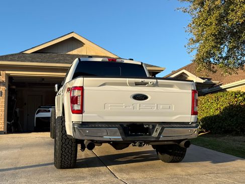 Used 2021 Ford F150 Lariat w/ Equipment Group 502A High AWD/4WD image 17