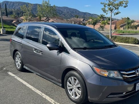 Used 2016 Honda Odyssey SE image 1
