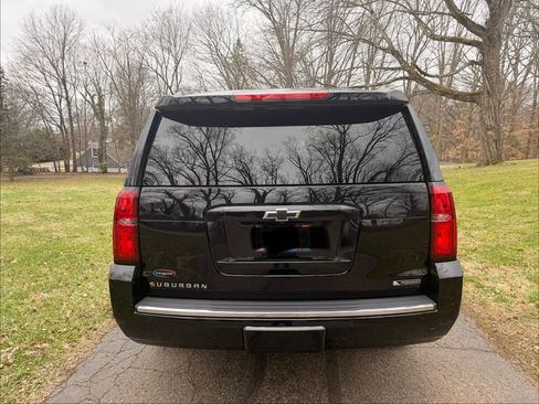 Used 2018 Chevrolet Suburban Premier image 5
