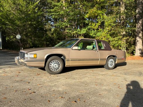 Used 1992 Cadillac De Ville Coupe image 8