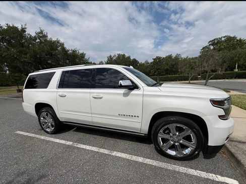 Used 2019 Chevrolet Suburban Premier RWD image 4