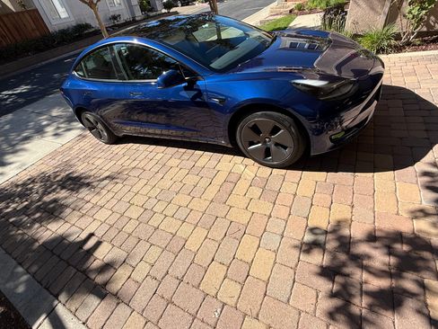 Used 2023 Tesla Model 3 Standard Range image 2