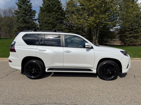 Used 2023 Lexus GX 460 w/ Black Line Special Edition AWD/4WD image 4