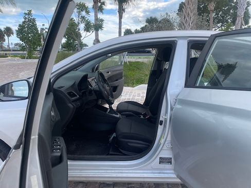 Used 2019 Hyundai Accent SE image 15