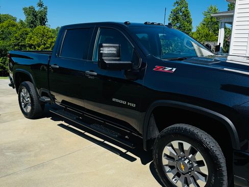 Used 2024 Chevrolet Silverado 2500 Custom w/ Custom Value Package AWD/4WD image 2
