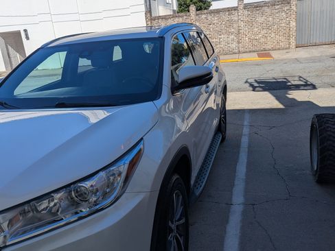 Used 2019 Toyota Highlander XLE image 5
