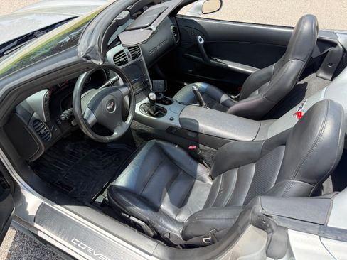 Used 2006 Chevrolet Corvette Convertible w/ Preferred Equipment Group RWD image 14