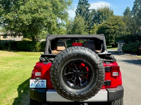 Used 2011 Jeep Wrangler Unlimited Sahara image 10