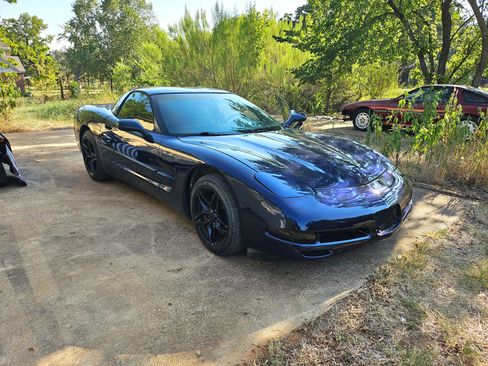 Used 2001 Chevrolet Corvette Coupe w/ Preferred Equipment Group2 RWD image 5
