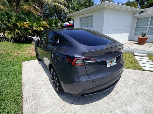 Used 2023 Tesla Model Y Long Range AWD/4WD image 4