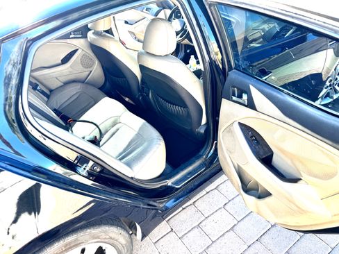 Used 2011 Kia Optima EX w/ Premium Pkg image 2