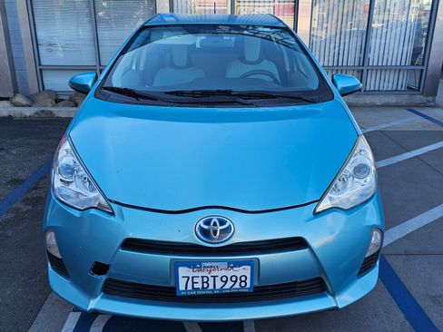 Used 2014 Toyota Prius C One image 4