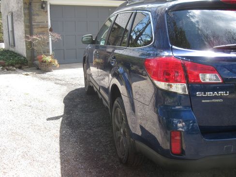 Used 2010 Subaru Outback 2.5i Premium image 4
