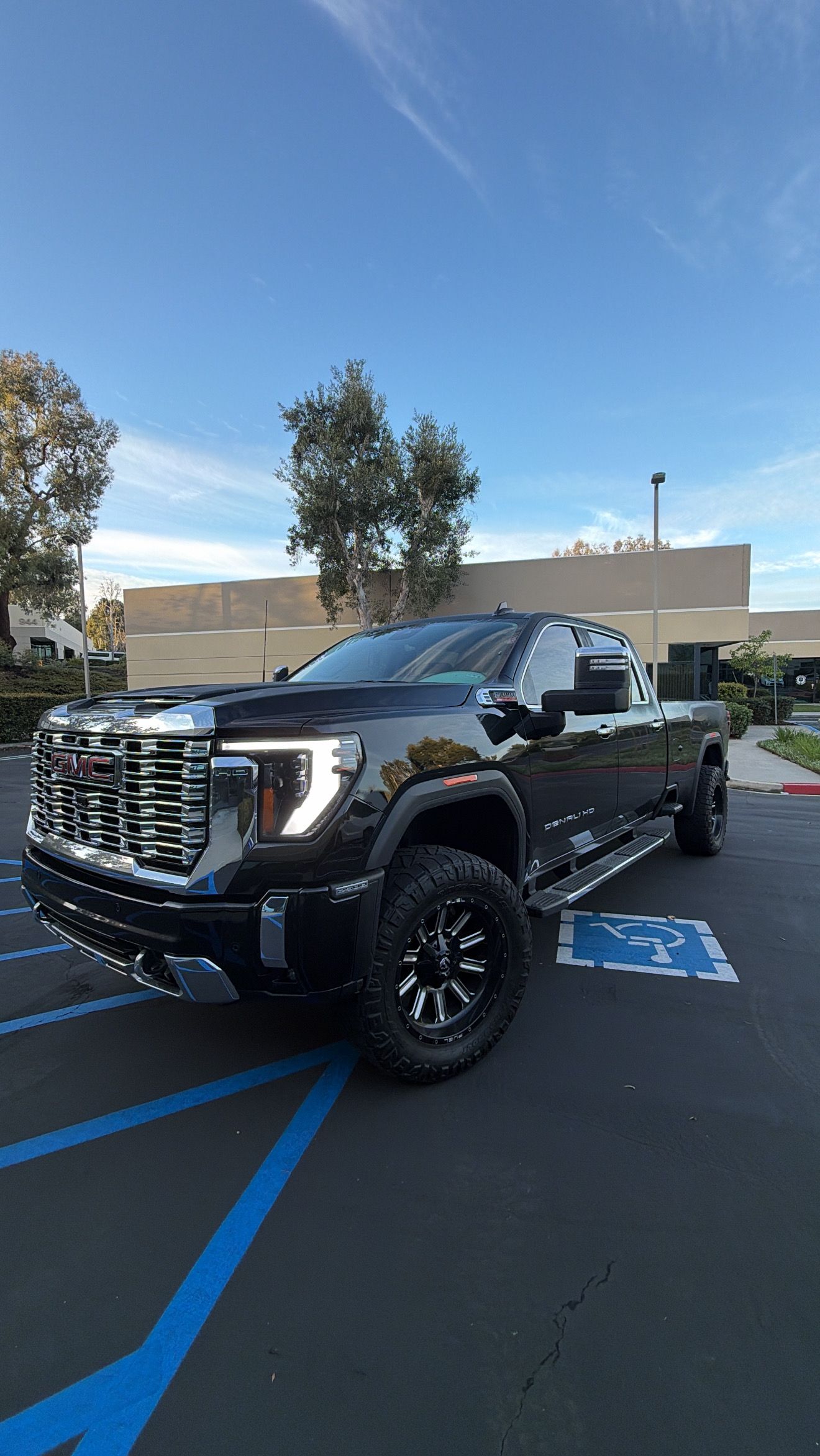 Used 2025 GMC Sierra 2500 Denali w/ Technology Package AWD/4WD image 10