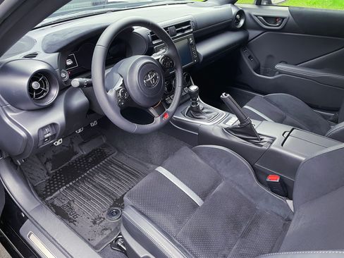 Used 2024 Toyota GR86 Premium image 17