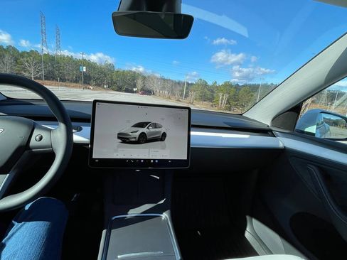 Used 2025 Tesla Model Y Long Range image 17